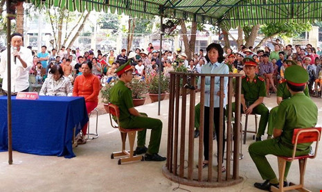 Tòa xử án lưu động vào ngày Chủ nhật - 1