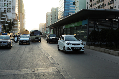 Cận cảnh tuyến xe buýt "5 sao" ở Thủ đô - 16