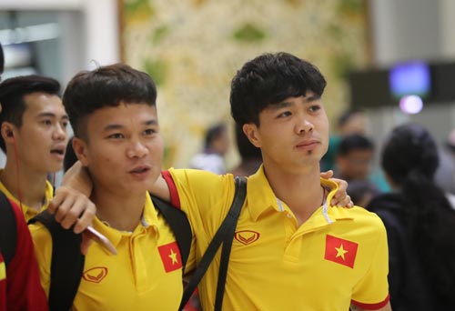 Tin nhanh AFF Cup 4/12: ĐTVN về nước sẵn sáng tái đấu Indonesia - 2