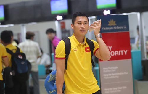 Tin nhanh AFF Cup 4/12: ĐTVN về nước sẵn sáng tái đấu Indonesia - 4