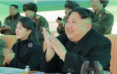 Vợ Kim Jong-un xuất hiện sau 9 tháng &#34;biến mất&#34; bí ẩn - 1