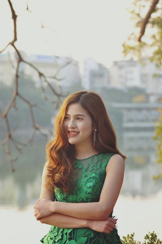 Mướt mắt ngắm vợ 9x đẹp mơn mởn của Việt Anh "Chạy án" - 11