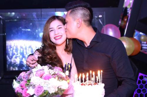 Mướt mắt ngắm vợ 9x đẹp mơn mởn của Việt Anh "Chạy án" - 5