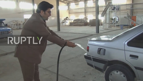 Iran phát minh ô tô chạy bằng nước lã gây chấn động - 1