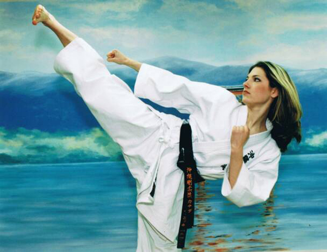 Katheryn Winnick sinh năm 1977 tại Canada, cô bắt đầu học võ từ năm 7 tuổi và giành đai đen khi lên 13.
