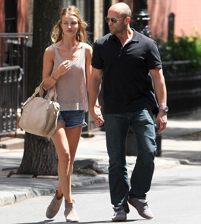 Khi đi cùng Jason Statham, Rosie khiến các fan nữ không khỏi ghen tỵ.