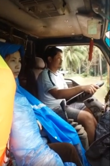 Khen thưởng nhóm “người hùng” chuyển bệnh nhi cấp cứu trong lũ dữ - 5