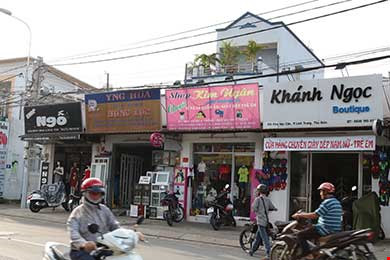 Hoa mắt với số nhà mặt tiền 3 xuyệt như trong hẻm - 3