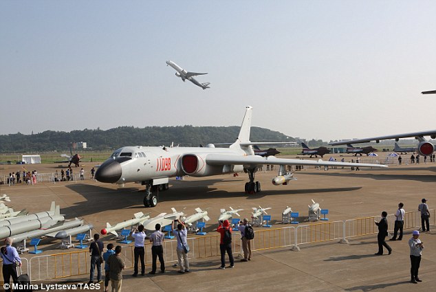 TQ điều 2 máy bay ném bom hạt nhân lượn quanh Đài Loan - 1