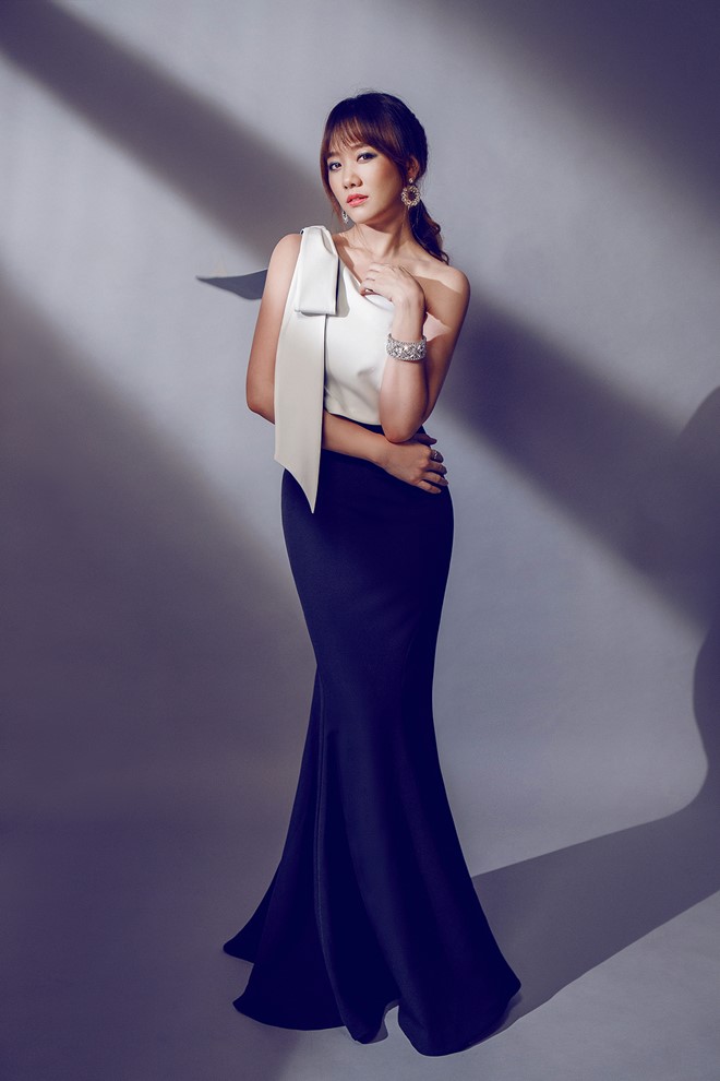 Người yêu Trấn Thành đẹp sang chảnh với loạt đầm khoe vai hững hờ - 5