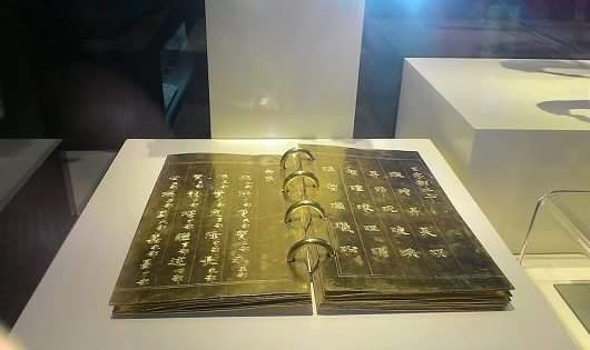 Chiêm ngưỡng bảo vật triều Nguyễn trên đất cố đô Huế - 1