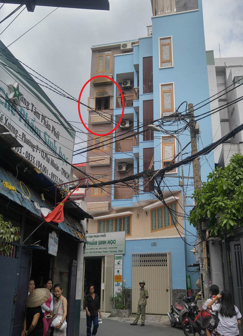 Nổ lớn tại căn nhà 5 tầng ở Sài Gòn, 4 người nguy kịch - 1