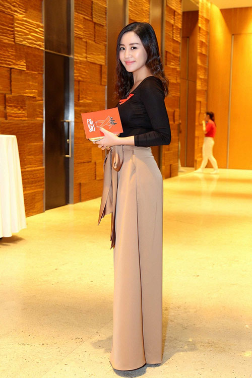 Hà Hồ, Ngọc Duyên "gây thương nhớ" với đầm xuyên thấu - 7