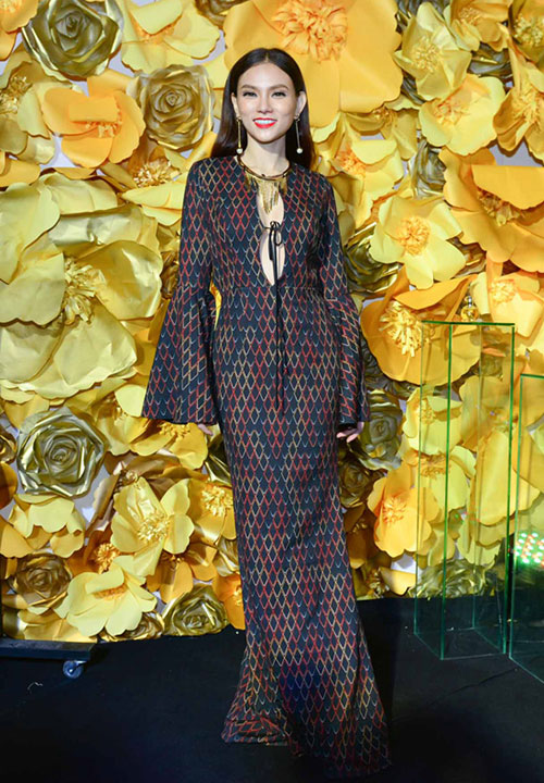 Hà Hồ, Ngọc Duyên "gây thương nhớ" với đầm xuyên thấu - 9