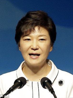 Tổng thống HQ “bận” làm tóc lúc phà Sewol chìm năm 2014? - 1