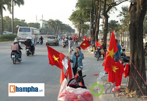 "Thắp lửa" từ Mỹ Đình: Fan Việt ủng hộ đội nhà đến cùng - 11