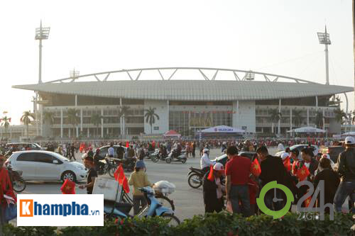 "Thắp lửa" từ Mỹ Đình: Fan Việt ủng hộ đội nhà đến cùng - 12