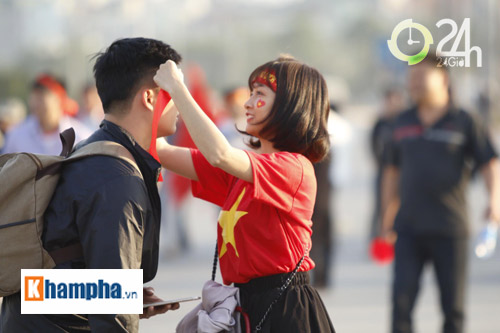 "Thắp lửa" từ Mỹ Đình: Fan Việt ủng hộ đội nhà đến cùng - 6