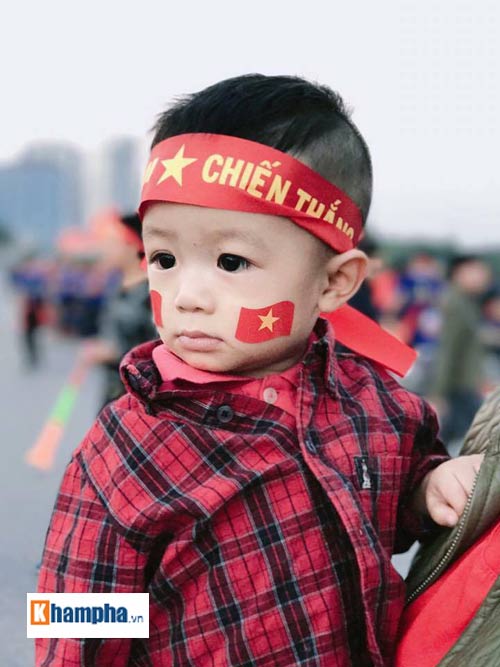 "Thắp lửa" từ Mỹ Đình: Fan Việt ủng hộ đội nhà đến cùng - 2