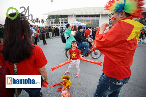 "Thắp lửa" từ Mỹ Đình: Fan Việt ủng hộ đội nhà đến cùng - 4