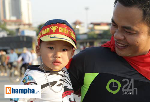 "Thắp lửa" từ Mỹ Đình: Fan Việt ủng hộ đội nhà đến cùng - 8