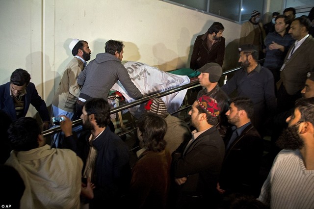 Máy bay chở khách ở Pakistan lao vào núi, 48 người chết - 4