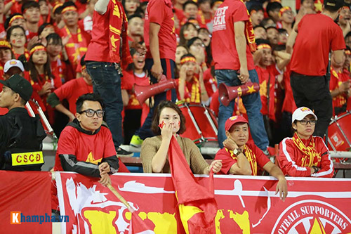 Việt Nam - Indonesia: Fan hừng hực trước trận, hụt hẫng sau trận - 1