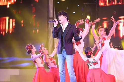 Nathan Lee là ca sĩ Việt đầu tiên được truyền hình quốc gia Pháp phỏng vấn - 2