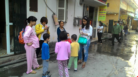 Hà Nội: Cháy 'chuồng cọp' ở tầng 5 khu tập thể dược - 2