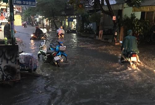 TP.HCM bất ngờ đón cơn mưa “khủng” ngày cuối tuần - 1