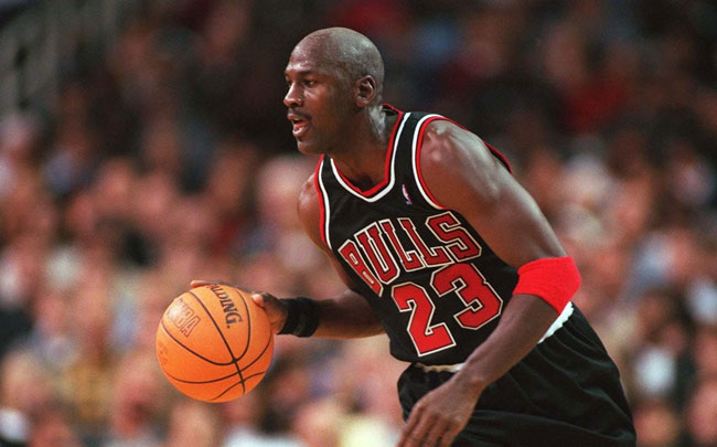 1. Michael Jordan (bóng rổ): 1,7 tỉ USD
