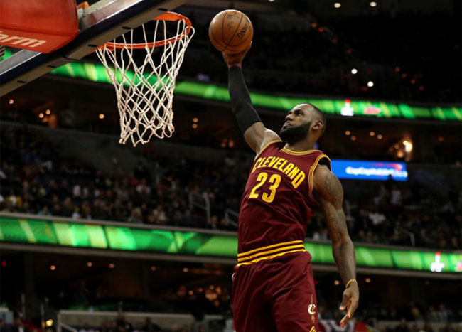 13. LeBron James (Bóng rổ): 640 triệu USD
