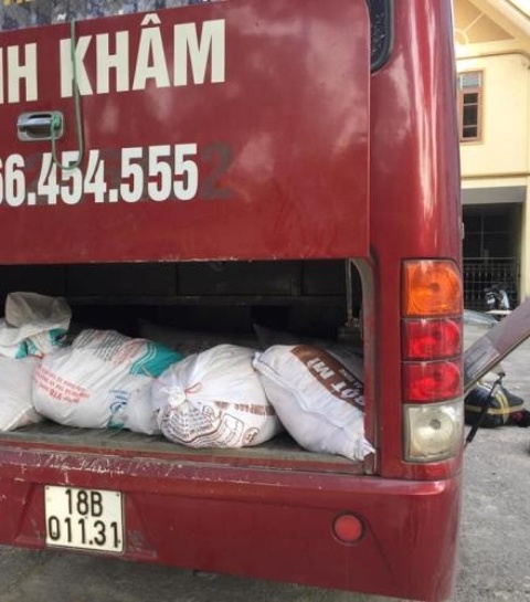 Nghệ An: Bắt xe khách đưa gần 1 tấn nội tạng thối ra miền Bắc - 1
