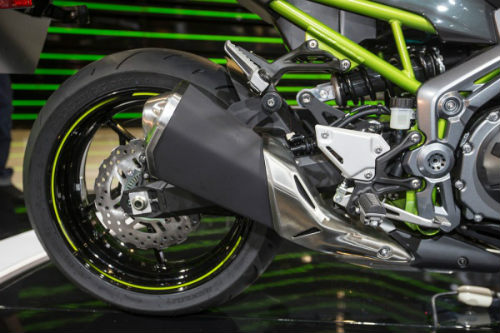 Vì sao Suzuki GSX-S750 khiến Kawasaki Z900 “đau đầu”? - 7