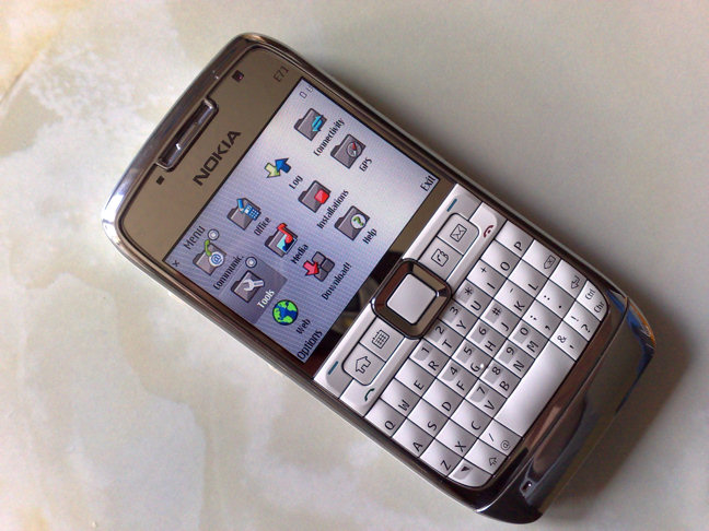 &#34;Hoài cổ&#34; những mẫu điện thoại bàn phím QWERTY lừng danh của Nokia - 1