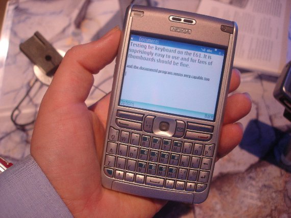 &#34;Hoài cổ&#34; những mẫu điện thoại bàn phím QWERTY lừng danh của Nokia - 2