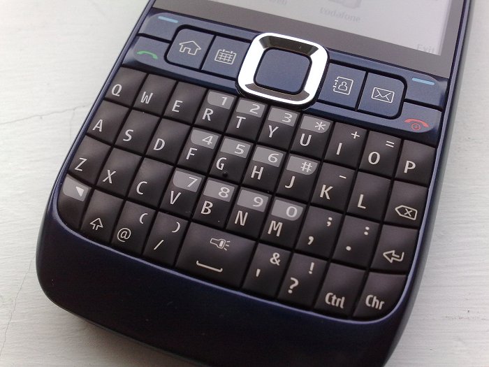 &#34;Hoài cổ&#34; những mẫu điện thoại bàn phím QWERTY lừng danh của Nokia - 10