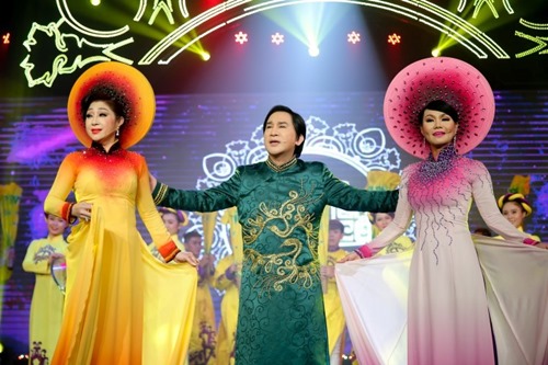 Sau 14 năm, Ngọc Huyền tái xuất sân khấu với Kim Tử Long, Thoại Mỹ - 1