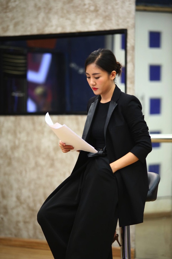 Hoang mang trước phong độ "phập phù" của Văn Mai Hương - 8