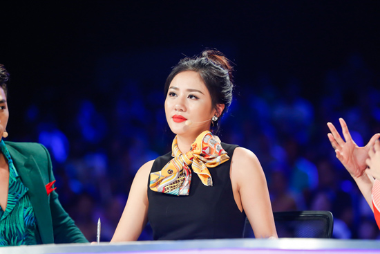 Hoang mang trước phong độ "phập phù" của Văn Mai Hương - 9