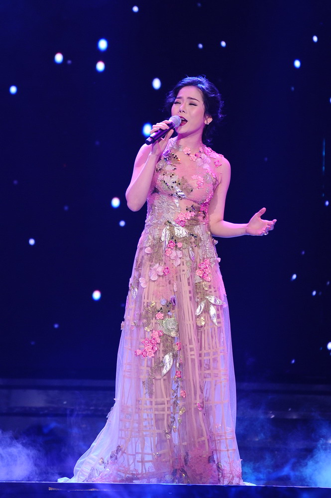 Huyền My e ấp với áo dài, đẹp lấn át cả dàn mỹ nhân Việt - 3