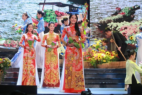 Huyền My e ấp với áo dài, đẹp lấn át cả dàn mỹ nhân Việt - 6