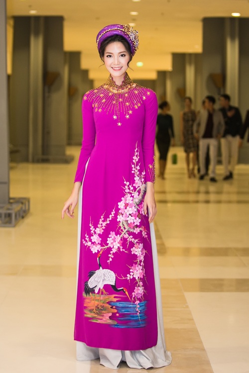 Huyền My e ấp với áo dài, đẹp lấn át cả dàn mỹ nhân Việt - 9