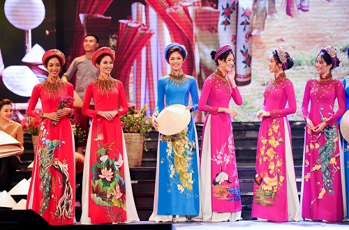 Huyền My e ấp với áo dài, đẹp lấn át cả dàn mỹ nhân Việt - 11