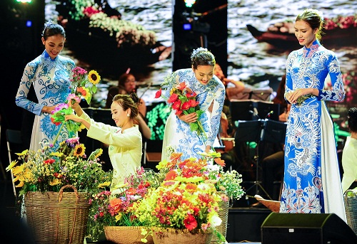 Huyền My e ấp với áo dài, đẹp lấn át cả dàn mỹ nhân Việt - 12