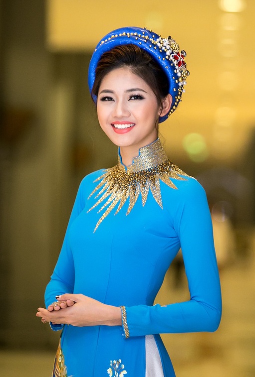 Huyền My e ấp với áo dài, đẹp lấn át cả dàn mỹ nhân Việt - 10