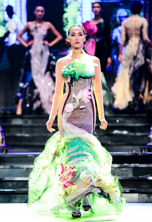 Huyền My e ấp với áo dài, đẹp lấn át cả dàn mỹ nhân Việt - 2