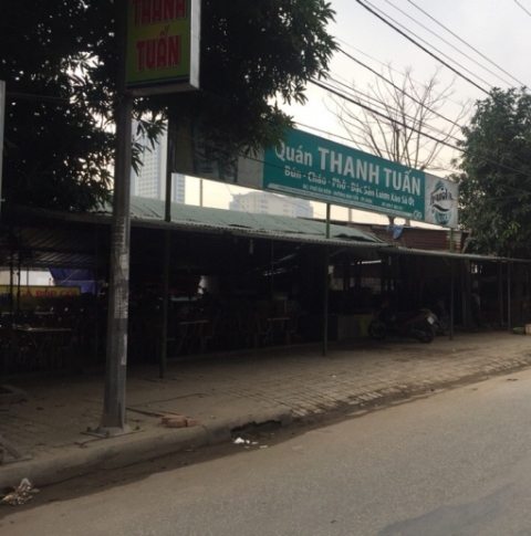 Lộ diện nhóm côn đồ bắn gục cô gái tại quán ăn đêm - 1