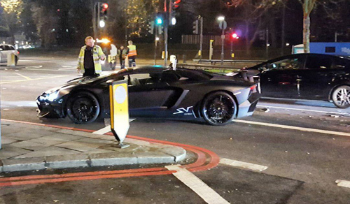 Sinh viên phá nát hàng hiếm Lamborghini Aventador SV - 2