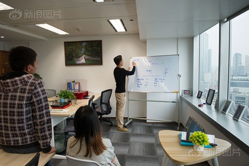 Chàng trai kiếm bộn tiền nhờ dịch vụ tỏ tình, cầu hôn - 3